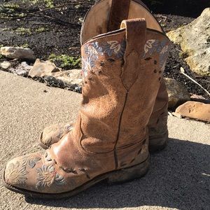 Lagrange boots